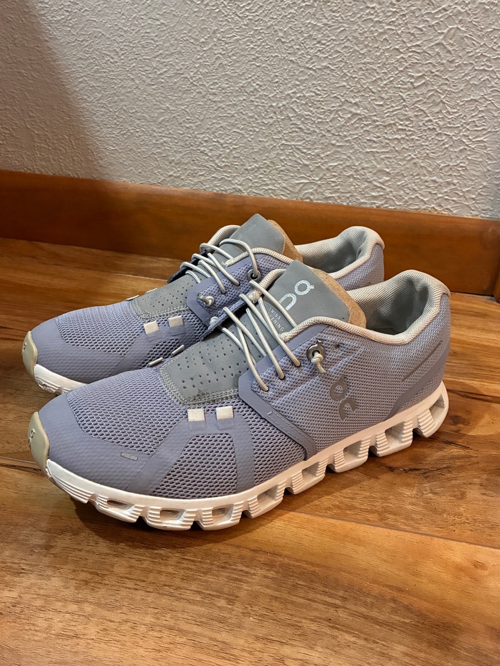 On Cloud 5 Women’s Athletic Running Sneaker Shoes, periwinkle purple- size 7